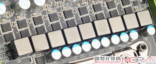 主板供电部分采用了在技嘉主板上较为常见的冰魄电感、SO-8 MOSFET、日系固态电容。